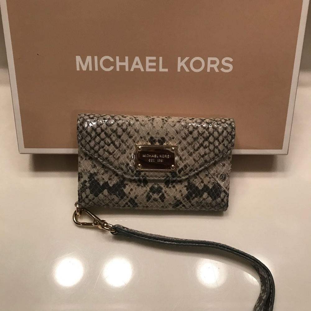Michael Kors wristlet